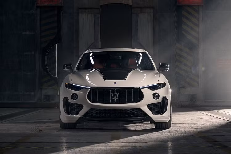 Mẫu xe SUV Maserati Levante Trofeo là vốn phiên bản mạnh nhất trong dòng sản phẩm Levante, đồng thời cũng là mẫu SUV mạnh mẽ nhất của hãng xe mang biểu tượng cây đinh ba. Được mệnh danh là ‘siêu SUV’ biến thể Trofeo là đối thủ cạnh tranh trực tiếp với Lamborghini Urus hay Bentley Bentayga.