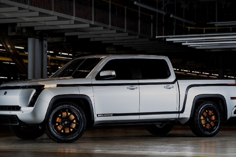 Chiếc xe tải điện Endurance được trưng bày là nguyên mẫu tiền sản xuất đầu tiên và có vẻ như đại dịch Covid-19 đã khiến Lordstown bị chậm tiến độ khi các cuộc thử nghiệm trên đường được dự kiến sẽ bắt đầu cho đến cuối mùa hè. Nghĩa là có thể cho đến hết tháng 1/2021, người xem mới có cái nhìn chi tiết và chính thức hơn về mẫu xe bán tải điện Mỹ này.