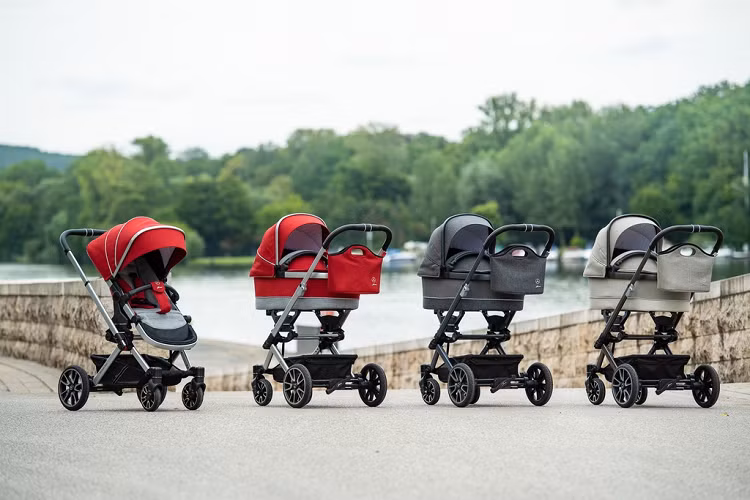 Đối với dòng sản phẩm Avantgarde kết hợp cùng Hartan, Mercedes-Benz cũng nâng cấp đôi chút về kiểu dáng và trang bị. Xe đẩy em bé Avantgarde có phần khung được trang trí hoa văn, vành xe 5 chấu kép màu đen bạc, dây an toàn nam châm...