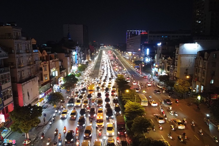 Thời gian gần đây, sau khi đường vành đai 2 dưới thấp hoàn thành mở rộng, lượng lớn các phương tiện dồn về, làm gia tăng tình trạng ùn tắc ở khu vực này. 