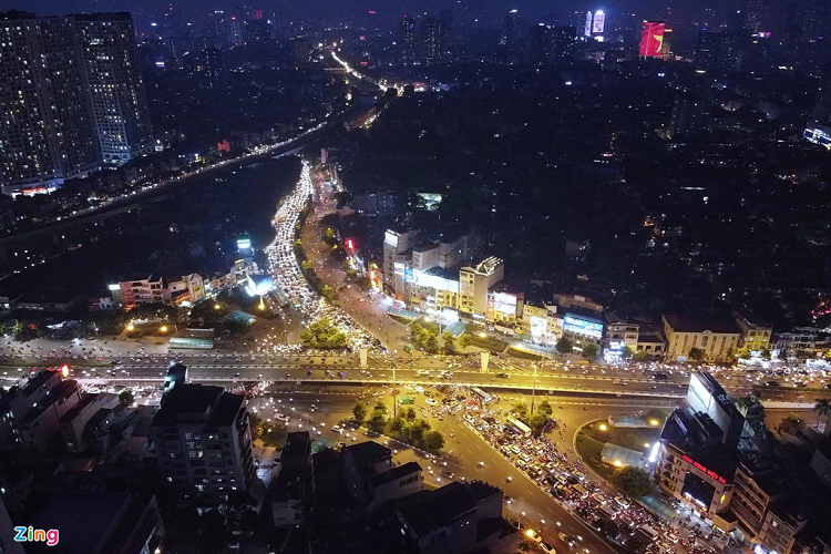 Là điểm qua lại giữa các khu dân cư đông đúc như Khương Trung, Thượng Đình, Trung Liệt… lại thiếu các trục hướng tâm nên các phương tiện thường lưu thông qua nhiều đường nhánh, ngõ trước khi đổ về Ngã Tư Sở.