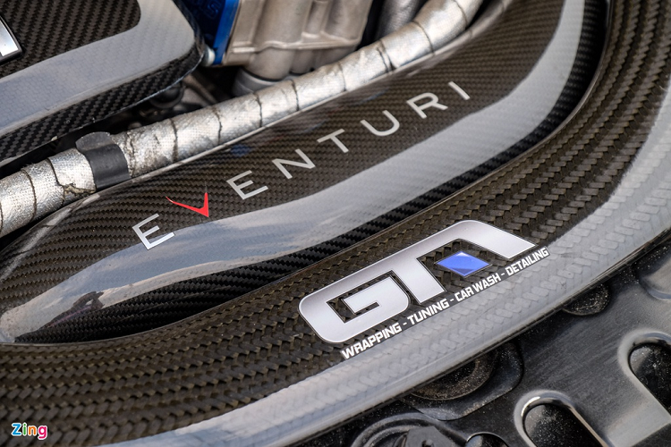 Bên cạnh đó, xe còn có bộ lọc gió của Eventuri, hệ thống treo KW Coilover Kit V3, hệ thống làm mát khí nạp và đẩy nhanh quá trình đốt bằng khí metan của Snow Performance, Custom map BootMod3 Stage 2. Tổng số tiền để nâng cấp động cơ và hệ thống treo là 15.800 USD, khoảng hơn 366 triệu đồng.