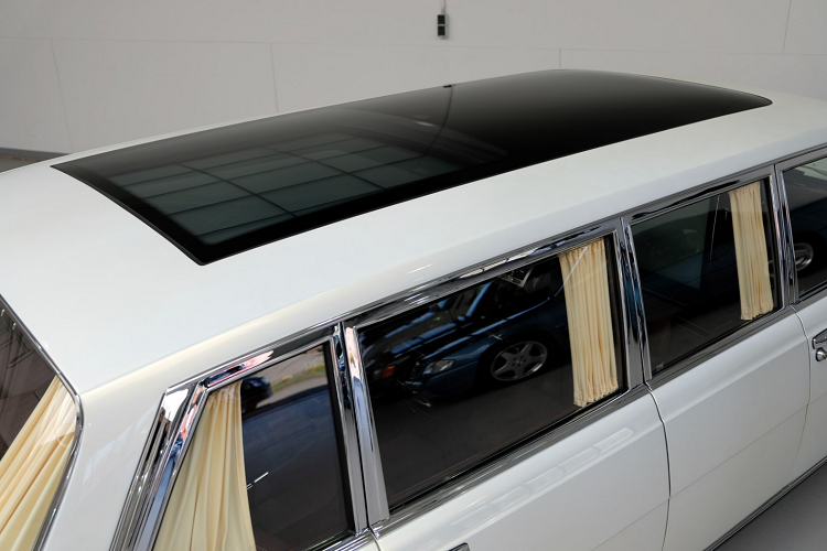 Và trải qua gần 60 năm tồn tại, giá trị của Mercedes-Benz 600 (W100) chỉ có tăng chứ không hề giảm. Nguyên nhân là vì mỗi chiếc 600 đều được lắp bằng tay và trên toàn thế giới chỉ có tổng cộng 2.677 chiếc. 