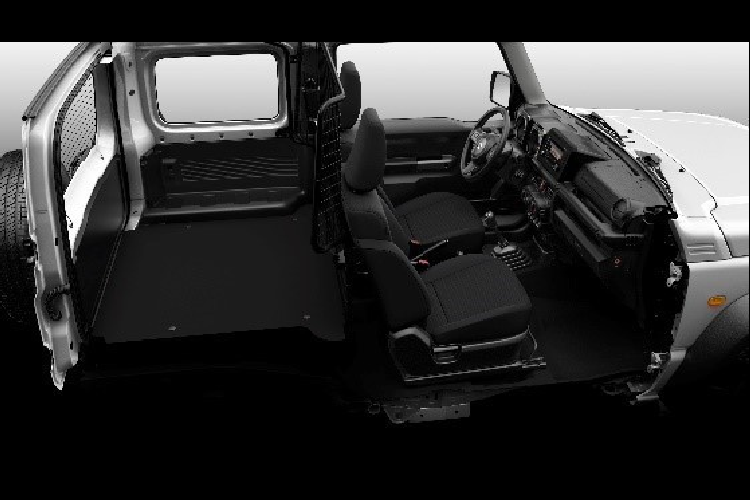 Điểm khác biệt của Jimny LCV so với bản SUV nằm ở nội thất. Jimny LCV chỉ còn hàng ghế trước, hàng ghế thứ 2 được loại bỏ để nhường chỗ cho khoang chứa hàng. Giữa khoang lái và khoang chứa hàng được ngăn cách bởi tấm lưới sắt. Nhờ vậy, thể tích khoang chứa hàng của Jimny LCV đạt 863 lít, nhiều hơn 33 lít so với bản SUV khi đã gập hàng ghế thứ 2.