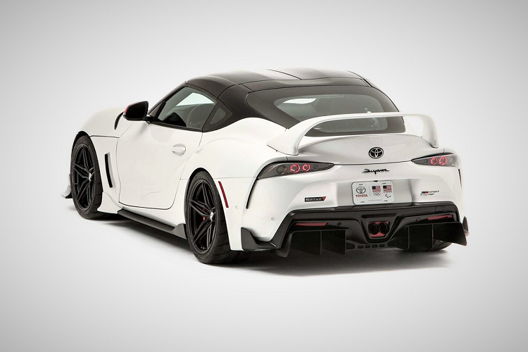 Toyota không công bố chi tiết hiệu năng của chiếc GR Supra Sport Top. Ở biến thể coupe GR Supra 3.0 Premium tại Mỹ, xe có công suất tối đa 382 mã lực, mô-men xoắn cực đại gần 500 Nm. Khả năng tăng tốc 0-96 km/h mất 3,9 giây và vận tốc tối đa đạt 250 km/h.