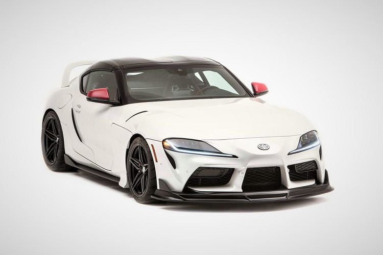 Tại Mỹ, giá xe Toyota GR Supra có 3 phiên bản với mức bán ra khởi điểm 42.990-54.490 USD. Xe có tùy chọn động cơ tăng áp I4 2.0L hoặc I6 3.0L, đi cùng hộp số tự động 8 cấp và hệ dẫn động cầu sau.