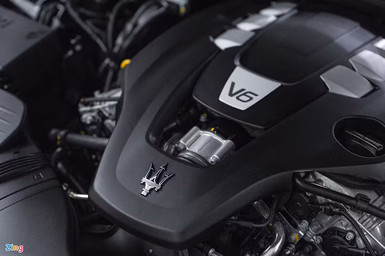 Phiên bản Ghibli Ribelle sử dụng động cơ tăng áp kép V6, dung tích 3.0L, sản sinh công suất 350 mã lực tại 5.000 vòng/phút và mô-men xoắn 500 Nm tại 4.500 vòng/phút. 