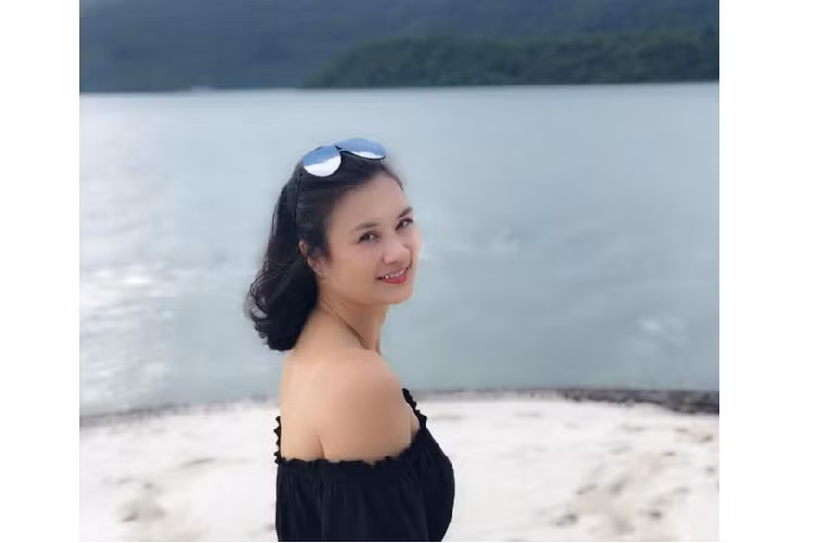 Năm 1999, khi mới 17 tuổi, Kim Huệ trở thành vận động viên trẻ nhất khoác áo đội tuyển quốc gia. Kể từ đó, cô luôn giữ vai trò trụ cột và được bầu làm đội trưởng. 