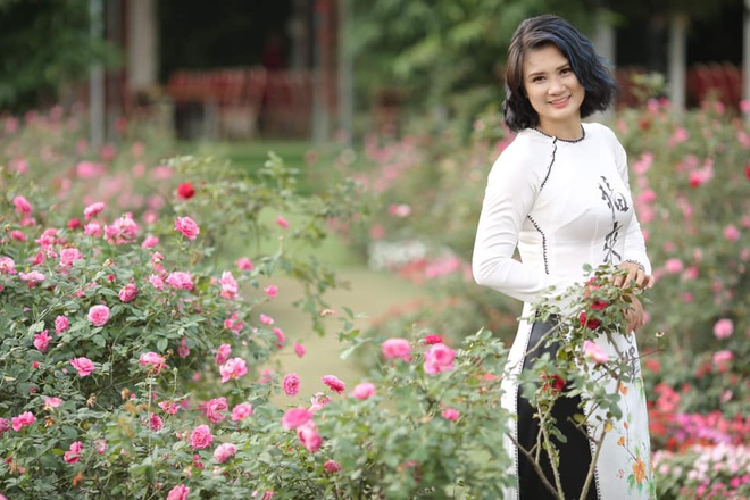 Trong sự nghiệp gần 20 năm thi đấu chuyên nghiệp, Kim Huệ gặt hái được vô số thành tích, cùng nhiều lần được bầu là "Hoa khôi bóng chuyền" ở các giải quốc tế được tổ chức tại Việt Nam.