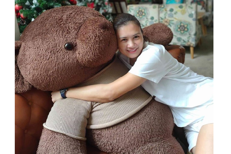 Năm 2017, Kim Huệ tuyên bố giải nghệ và chuyển sang làm công tác huấn luyện ở đội bóng NHCT. Dù vậy năm 2018 khi đội bóng gặp khó khăn, cô quyết định trở lại để dẫn dắt đàn em. Kim Huệ không còn ở đỉnh cao phong độ, nhưng vẫn thể hiện được bản lĩnh, kinh nghiệm trên sân.