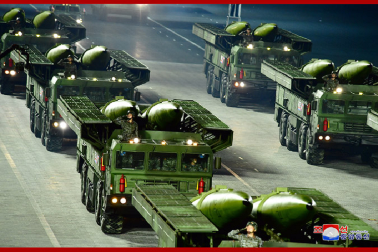 Điều này chủ yếu áp dụng cho trang bị của binh lính, xe bọc thép, hệ thống phòng không. Quân đội Triều Tiên đang dần loại bỏ các mẫu vũ khí lỗi thời do Liên Xô sản xuất, thay thế bằng các loại hiện đại hơn, được chế tạo độc lập hoặc với sự trợ giúp của Trung Quốc.