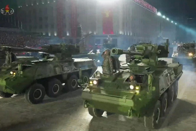 Cái gọi là "MLRS cỡ nòng siêu lớn", cũng như tên lửa đạn đạo tầm ngắn tương tự Iskander của Nga và ACTAMS của Mỹ từng thử nghiệm trong giai đoạn 2019 - 2020 cũng được nhìn thấy trong khối diễu binh.