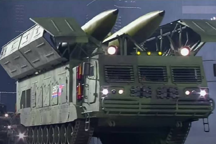 Theo các chuyên gia quân sự, sau khi nghiên cứu kỹ video về cuộc duyệt binh, họ cho rằng phần lớn trang thiết bị và vũ khí của quân đội Triều Tiên là nhái hoặc tương tự loại do Trung Quốc sản xuất không giấy phép. 