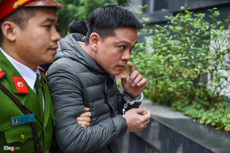 Theo cáo buộc của VKSND Tối cao, 2 cựu lãnh đạo UBND Đà Nẵng cùng cấp dưới đã tạo điều kiện cho Vũ nhận chuyển giao tài sản, quyền quản lý, khai thác đối với 15/22 nhà, đất công sản và 6/7 dự án. Từ đó giúp Vũ có cơ hội trục lợi, gây thiệt hại hơn 22.000 tỷ đồng. 