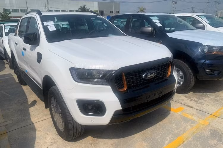 Ford Ranger 2021 phiên bản Wildtrak đã bị bắt gặp tại cảng Việt Nam.