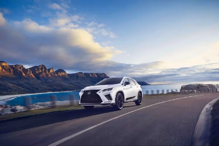 Sau khi giới thiệu ES Black Line 2021 hồi tuần trước, Lexus tiếp tục vén màn phiên bản đặc biệt của dòng SUV RX 2021 tại thị trường Mỹ. Được xây dựng trên phiên bản F Sport, bản đặc biệt Black Line có trên Lexus RX 350 và RX 450h.