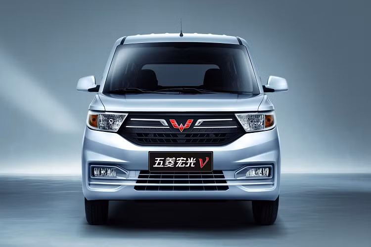Hơn nữa, Wuling nói rằng sàn sau của V 1.2L thấp hơn khoảng 20% so với các đối thủ, điều này giúp cho việc bốc dỡ hàng hóa lớn / nặng trở nên dễ dàng hơn.
