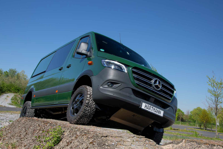 Tuy nhiên đó chưa phải là tất cả những gì chúng ta có thể khai thác ở mẫu xe gia đình này. Vansport đã nâng cấp một số hạng mục cần thiết để chiếc xe trở nên cứng cáp và mạnh mẽ hơn để phục vụ công tác offroad theo nhu cầu của những đối tượng khách hàng khác.