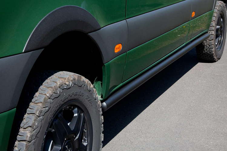 Trong tương lai, Vansport dự kiến sẽ cung cấp thêm giá nóc tích hợp đèn báo phía trên, ống thở để hỗ trợ lội nước và hệ thống hỗ trợ lên xuống xe (rock slider).