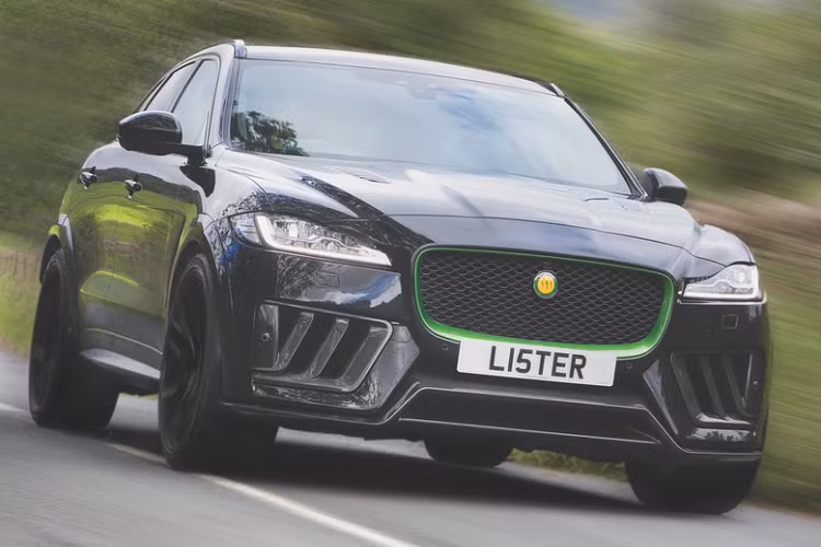 Nhờ những cải tiến đó, SUV Lister Stealth mới có khả năng tăng tốc 0-96 km/h trong 3,6 giây, đạt tốc độ tối đa 314 km/h. Lister tuyên bố Stealth là chiếc SUV nhanh nhất và mạnh nhất từng được sản xuất tại Anh. Mẫu SUV này đã đánh bại Lamborghini Urus, Aston Martin Vantage và McLaren 570GT trên đường đua drag tại bãi thử Vmax200.