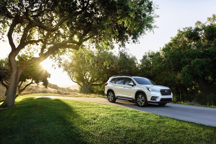 Hãng xe Nhật Bản vừa giới thiệu mẫu SUV hạng trung Subaru Ascent thế hệ mới, phiên bản mới được nâng cấp thêm nhiều tính năng hơn phiên bản tiền nhiệm, vì thế giá bán khởi điểm cũng tăng thêm 300 USD.
