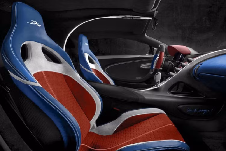 Giám đốc phụ trách hoạt động và bán hàng của hãng siêu xe Bugatti, Laure Beneteau, cho biết đã nhận được rất nhiều yêu cầu cá nhân hóa của khách hàng. Có người muốn thêu quốc kỳ, logo riêng vào xe. Có người muốn màu da nội thất hợp với túi xách hoặc đôi giày yêu thích của họ.