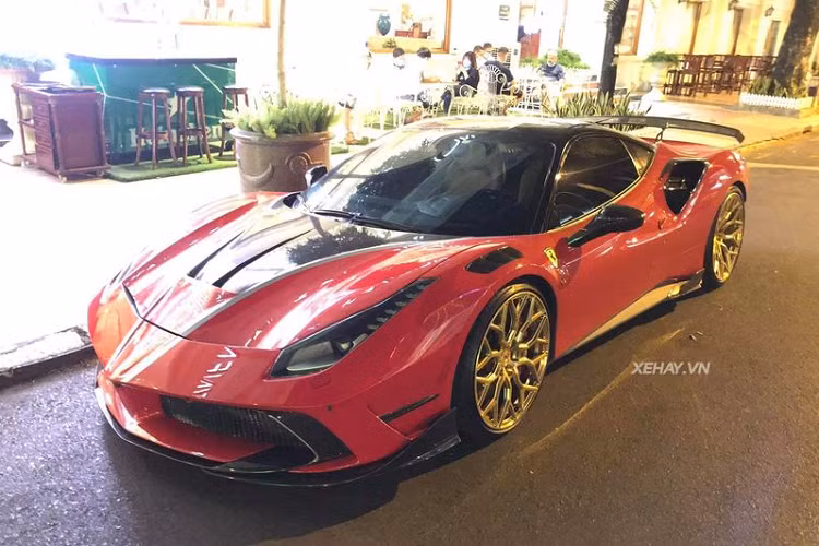  Siêu xe Ferrari 488 GTB rất được ưa chuộng trên thế giới cũng như tại Việt Nam bởi thế số lượng 488 GTB ở dải đất hình chữ S hiện nay đã có khoảng hơn 10 chiếc. Để tạo sự khác biệt cho xế cưng của mình, nhiều chủ xe đã chịu chi để thực hiện nâng cấp cho 488 GTB với các gói độ danh tiếng và siêu xe trong bài viết là một đại diện tiêu biểu.