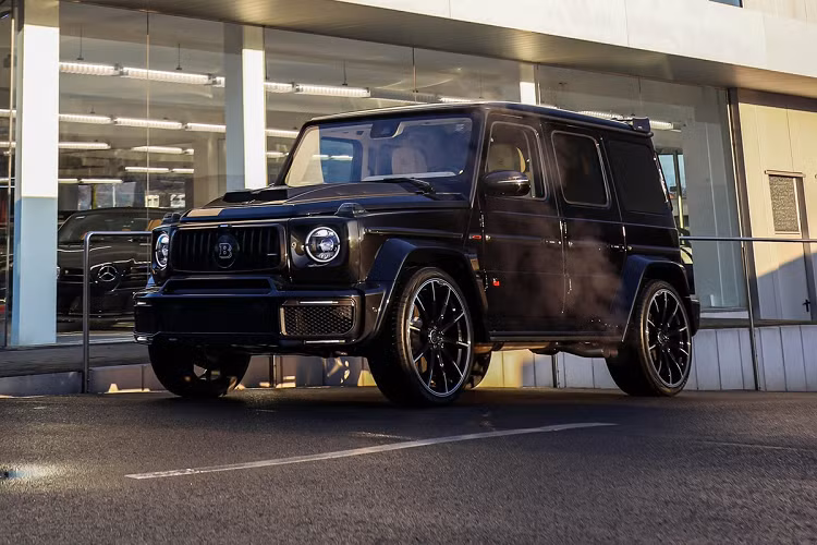 Tốc độ tối đa của Brabus G V12 900 cũng được giới hạn ở mức 280 km/h, khả năng tăng tốc 0-96 km/h trong 3,8 giây.