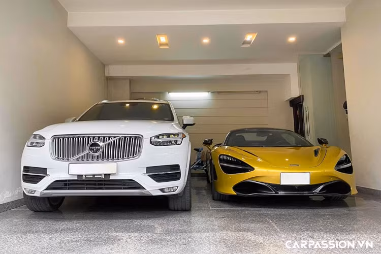 Với cấu hình Performance, chiếc 720S Spider của khách hàng sẽ được McLaren trang bị một số chi tiết ở ngoại thất và nội thất bằng sợi carbon nhằm giảm “cân nặng” cho xe. Chiếc McLaren 720S Spider đầu tiên tại Đà Nẵng sở hữu những chi tiết như : khe thoát khí nắp ca-pô, ốp gương chiếu hậu và khe dẫn khí ở đuôi xe được làm từ sợi carbon.