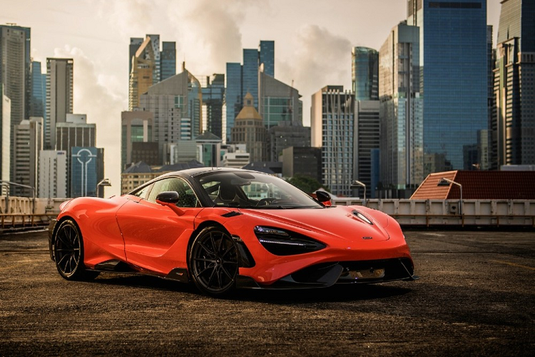 Trong cách đặt tên truyền thống này, rất dễ nhận ra dụng ý của con số 765 chính là số lượng siêu xe McLaren 765LT được sản xuất trên toàn thế giới. Còn hai chữ LT là viết tắt của Long Tail. Hiện không rõ là có đại gia Việt nào đã đủ máu để lên kế hoạch mang về nước 1 trong 765 chiếc siêu xe McLaren 765LT được sản xuất hay không nhưng chắc chắn các đại gia Singapore đã sở hữu không dưới 5 suất mua siêu xe giới hạn McLaren 765LT.