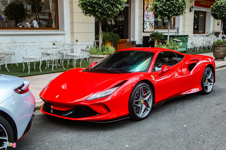 Được trông đợi nhiều nhất là siêu phẩm Ferrari F8 Tributo của Cường Đô la. Đây là chiếc F8 Tributo đầu tiên tại Việt Nam và được nhập khẩu bởi đại lý tư nhân. Mức giá của siêu xe này không được tiết lộ nhưng dự tính khoảng 27 tỷ đồng. Nếu được nhập khẩu chính hãng, F8 Tributo có giá lên đến 30 tỷ đồng.