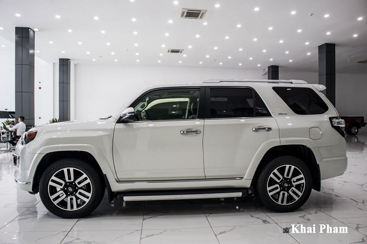 Giá xe Toyota 4Runner Limited về Việt Nam khoảng gần 4 tỷ đồng, xe có khá nhiều tính năng an toàn gồm: Hệ thống chống bó cứng phanh ABS, phân bổ lực phanh điện tử EBD, hỗ trợ phanh khẩn cấp BA, hệ thống kiểm soát ổn định thân xe VSC, hệ thống kiểm soát lực kéo TRAC, hệ thống cảnh báo áp suất lốp TPMS, hỗ trợ đỗ xe trước/sau, camera lùi, hệ thống trợ khởi hành ngang dốc HAC và hỗ trợ đổ đèo DAC.