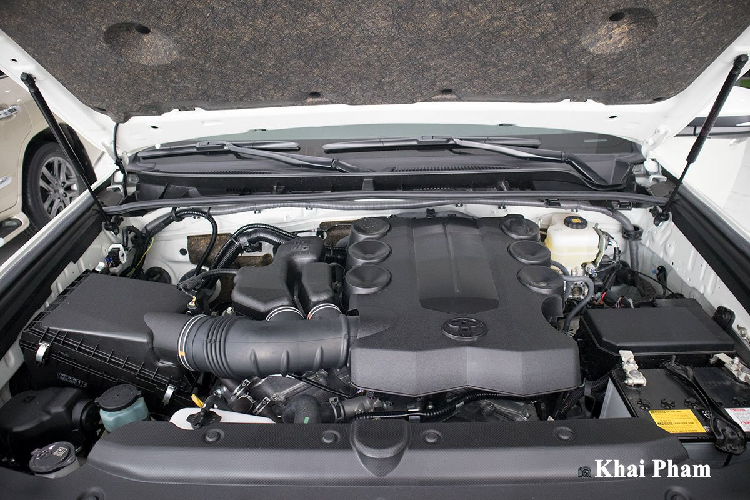 Vì vậy, số lượng xe Toyota 4Runner tại Việt Nam không nhiều, nói cách khác đây là chiếc xe hiếm gặp bậc nhất của hãng xe Nhật Bản ở Việt Nam. Chính vì nhập khẩu tư nhân nên rào cản lớn nhất khi Toyota 4Runner tiếp cận người dùng Việt là mức giá cao khoảng gần 4 tỷ đồng, với số tiền đó người dùng có thể lựa chọn nhiều mẫu xe hạng sang.