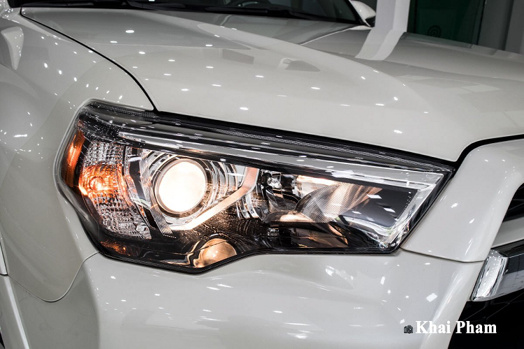 Chiếc xe Toyota 4Runner tropng bài viết này thuộc model mới nhất hiện nay và xe sử dụng chung hệ thống khung gầm với Land Cruiser Prado. Mẫu SUV này sở hữu kích thước chiều Dài x Rộng x Cao tương đương 4.840 x 1.885 x 1.845 (mm), chiều dài cơ sở 2.790 mm và khoảng sáng gầm 215 mm.