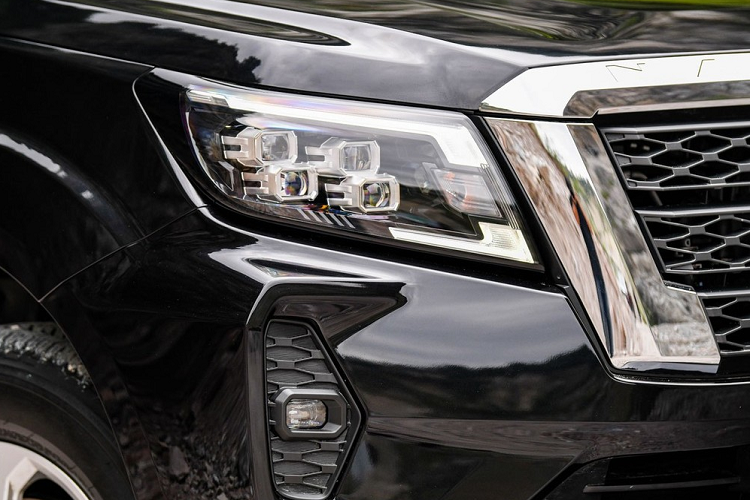 Chưa hết, hãng Nissan còn giới thiệu thêm 2 phiên bản Pro-2X 4×2 và Pro-4X 4×4 hầm hố hơn cho dòng Navara 2021 tại thị trường Thái Lan.