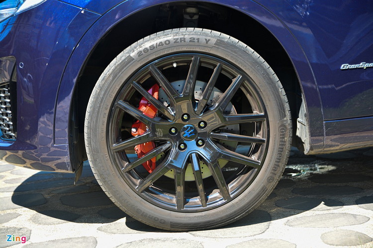 Levante GranSport trang bị bộ mâm 21 inch màu đen bóng với kích thước lốp trước/sau lần lượt là 265/40 và 295/35. Tùy từng phiên bản mà Maserati trang bị cho Levante kiểu dáng và kích thước mâm khác nhau, khách hàng có thể nâng cấp kích thước mâm lên mức tối đa là 22 inch.