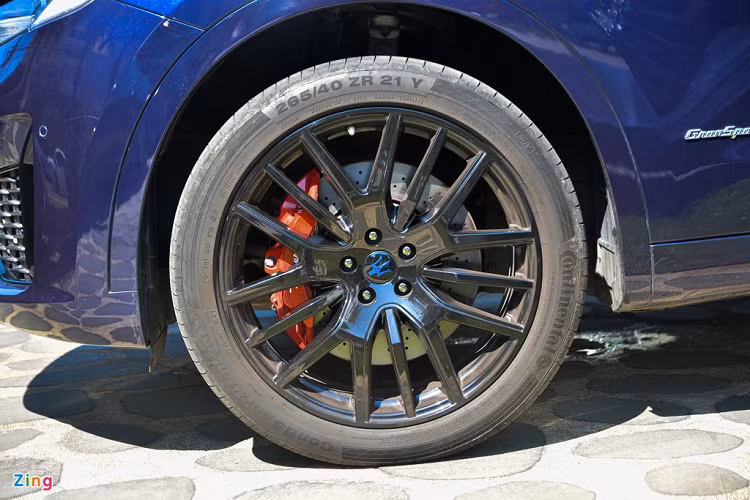 Levante GranSport trang bị bộ mâm 21 inch màu đen bóng với kích thước lốp trước/sau lần lượt là 265/40 và 295/35. Tùy từng phiên bản mà Maserati trang bị cho Levante kiểu dáng và kích thước mâm khác nhau, khách hàng có thể nâng cấp kích thước mâm lên mức tối đa là 22 inch.