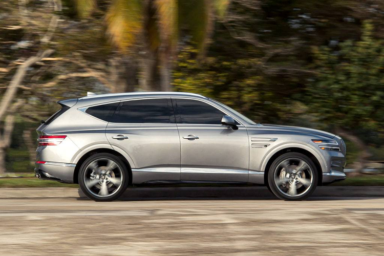 Genesis GV80 Prestige sẽ bao gồm mọi thứ từ Advance và có thêm các bánh xe 22 inch, nội thất da Nappa, cụm đồng hồ đo kỹ thuật số, khử tiếng ồn chủ động, hàng thứ hai thông gió và hệ thống cửa hít tự động.