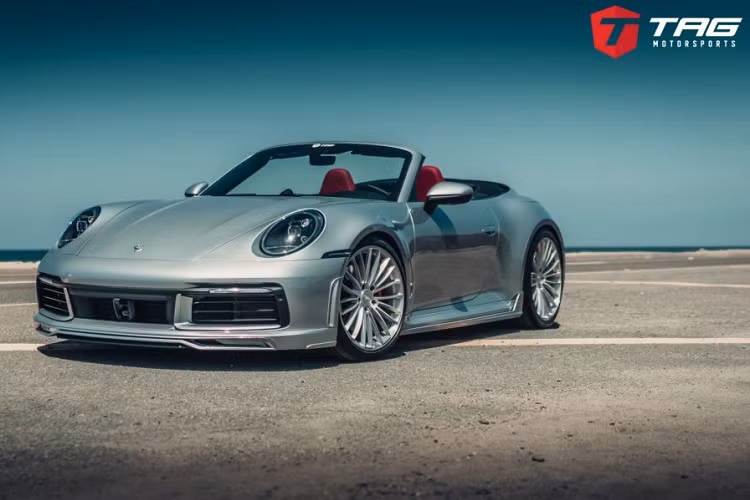 Theo Porsche, khả năng tăng tốc từ 0 đến 100 km/h của bản 911 992 Cabriolet Carrera S là 3,7 giây, tốc độ tối đa 306 km/h. 992 Cabriolet Carrera S có sức mạnh lên tới 444 mã lực, mô men xoắn lên tới 530 Nm. Giá xe Porsche 992 Cabriolet độ TechArt hiện chưa được công bố.