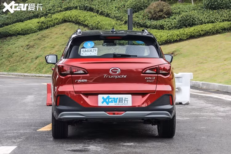 Trên phương diện máy móc, Trumpchi GS3 Power giá rẻ sẽ vẫn giữ nguyên hệ thống động cơ tăng áp dung tích 1.5 lít sản sinh 160 mã lực và 235 Nm mô-men xoắn cực đại, phối hợp một hộp số ly hợp kép 7 cấp. Kích thước xe mới là dài 4.350 mm, rộng 1.825 mm, cao 1.685 mm, và trục cơ sở 2.560 mm.