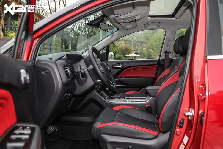 Nói một cách chính xác, hệ thống màn hình bên trong GS3 Power trông như thể là màn hình đôi nhưng thực tế lại là hai màn hình riêng biệt được lắp cạnh nhau theo một cách rẻ tiền.