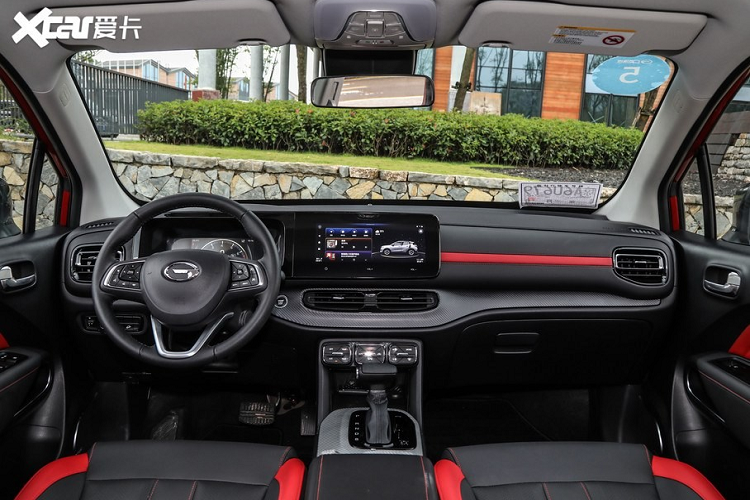 Trên phương diện hình thức, GS3 Power trông táo bạo hơn trước kia, với thiết kế phần đầu trông nặng nề, lưới tản nhiệt lớn chia tầng, các vòm bánh xe rộng, và thiết kế cột D kiểu vây cá mập. Tuy nhiên sự thay đổi này có phần quá đà, vì nếu nhìn từ bên sườn, ta có cảm giác chiếc xe như đang nghiêng về phía trước do phần đầu to nặng. Một điểm đáng chú ý khác là thiết kế đèn pha sắc cạnh trông như đang ăn vào lưới tản nhiệt.