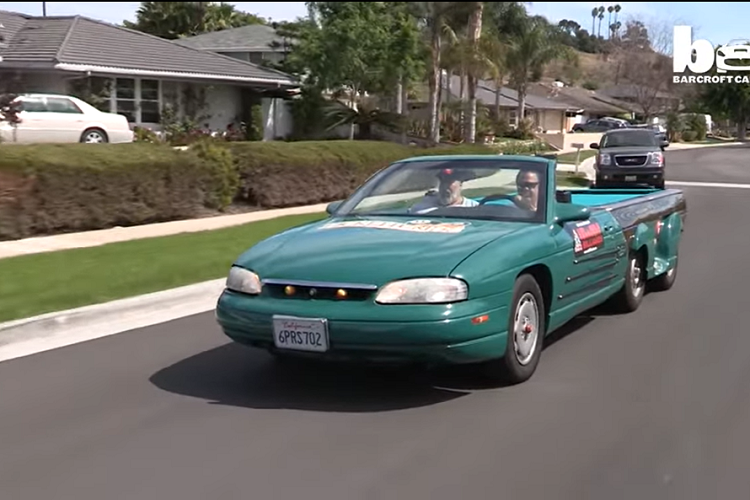 Khoản kinh phí 3.000 USD đã sớm cạn kiệt, và thời gian 7 ngày dự tính là quá ngắn. Cuối cùng, dự án đã được hoàn thành trong 1 tháng nhưng chỉ sự can thiệp của những nhà tài trợ bên ngoài, bởi cả Vini và Fiscella đều muốn Pool Table Car vừa là xe chạy được vừa là một bàn bi-a chuyên nghiệp. Chiếc bàn dài 274 cm đã được hiến tặng bởi Brunswick Billiards Corp., và màu sơn độc đáo của xe cũng là từ một nhà tài trợ. Những nhà tài trợ khác mong muốn đặt tên lên sườn xe khi nó hoàn thành.