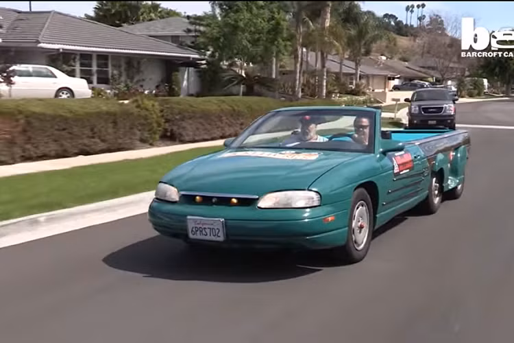 Khoản kinh phí 3.000 USD đã sớm cạn kiệt, và thời gian 7 ngày dự tính là quá ngắn. Cuối cùng, dự án đã được hoàn thành trong 1 tháng nhưng chỉ sự can thiệp của những nhà tài trợ bên ngoài, bởi cả Vini và Fiscella đều muốn Pool Table Car vừa là xe chạy được vừa là một bàn bi-a chuyên nghiệp. Chiếc bàn dài 274 cm đã được hiến tặng bởi Brunswick Billiards Corp., và màu sơn độc đáo của xe cũng là từ một nhà tài trợ. Những nhà tài trợ khác mong muốn đặt tên lên sườn xe khi nó hoàn thành.