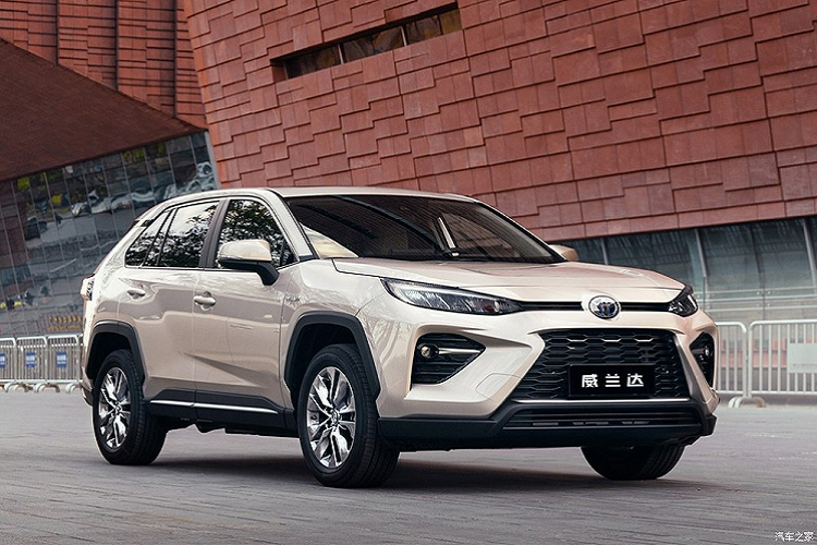 Tùy bản trang bị, Toyota Wildlander hoàn toàn mới sẽ có đèn pha LED, vành hợp kim 18 inch... Cuối cùng là những trang bị an toàn như 7 túi khí, radar đỗ xe và camera lùi. Khi có mặt trên thị trường, Toyota Wildlander 2020 sẽ cạnh tranh với những đối thủ như Honda CR-V và Hyundai Tucson.