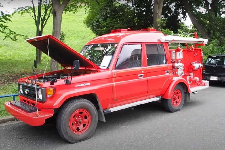 Nhật Bản là mái nhà của không ít những chiếc xe độc đáo quý giá mà chúng ta không thể thấy ở bất cứ nơi nào khác. Từ những biến bản địa phương độc quyền của những mẫu xe biểu tượng, văn hóa xe tuyệt vời cho tới một thị trường hậu mãi và phục chế xe mạnh mẽ, Nhật Bản là nơi “phải đến” đối với ai đam mê xe cộ - đặc biệt là xe của Toyota.