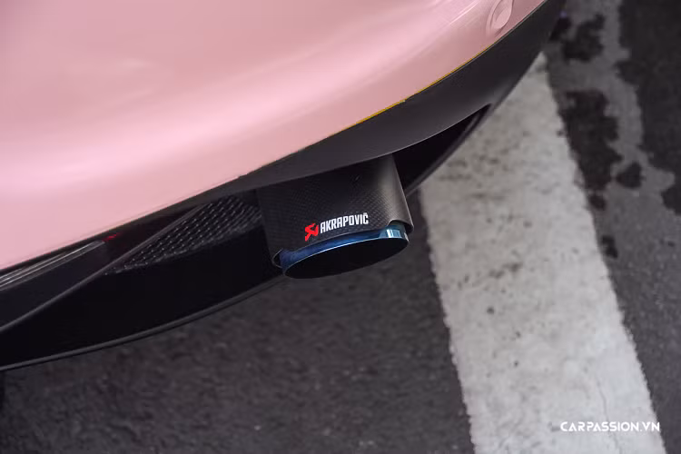 Tính đến thời điểm hiện tại, đây vẫn chính là chiếc Alfa Romeo 4C duy nhất từng được nhập khẩu về Việt Nam. Hơn nữa, đây chính là chiếc xe thuộc phiên bản Launch Edition với 400 chiếc được giao đến tay khách hàng tại các thị trường Châu Âu, Châu Phi và Trung Đông, thị trường Bắc Mỹ sẽ nhận được 500 xe và 100 xe còn lại sẽ được phân phối tới các vùng lãnh thổ còn lại. Chiếc 4C Launch Edition tại Việt Nam mang số thứ tự 116/500 và thuộc lô xe dành cho thị trường Bắc Mỹ.