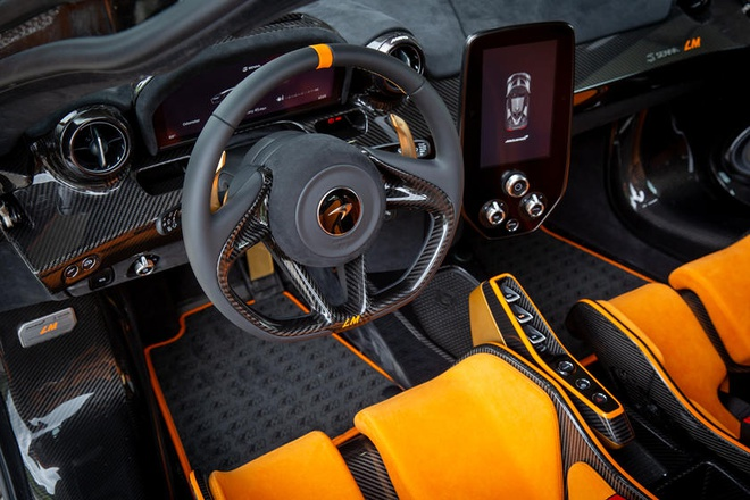 Lấy cảm hứng từ F1 GTR, mỗi chiếc McLaren Senna LM phiên bản giới hạn đều được hoàn thiện với ngoại thất màu cam, cũng như nhận được một số cải tiến. Tương tự Senna bản tiêu chuẩn, cung cấp sức mạnh cho Senna LM vẫn là động cơ V8 tăng áp kép 4.0L, nhưng công suất tăng từ 789 mã lực lên 814 mã lực để tương xứng với phiên bản đường đua Senna GTR. Do đó, có thể hiểu rằng Senna LM thực chất là một chiếc Senna GTR phiên bản đường phố.