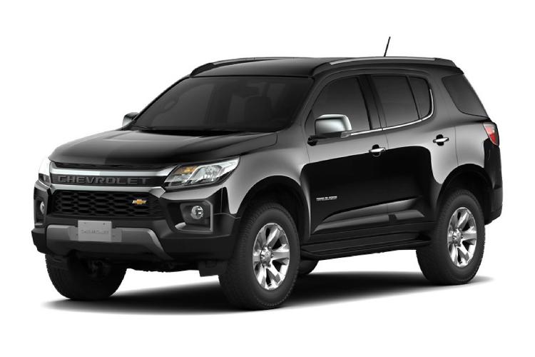 Ở phiên bản nâng cấp facelift mới, Chevrolet Trailblazer 2021 mới đã được hãng xe Mỹ cải tiến nhẹ nhàng với thiết kế nam tính hơn so với phiên bản cũ, thiết kế mới này của Trailbrazer 2021 gợi nhớ đến dòng bán tải Chevrolet Silverado 2020 đang bán tại thị trường Bắc Mỹ.