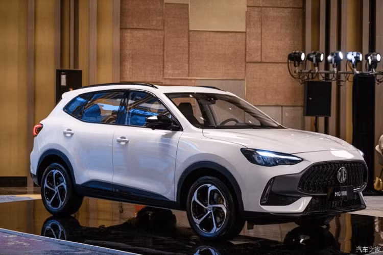 Dự kiến, MG Linghang sẽ chính thức được bày bán trên thị trường Trung Quốc vào tháng 10 năm nay. Giá xe MG Linghang sẽ được hé lộ vào thời điểm bán. Vào hồi tháng 7/2020 vừa qua, thương hiệu MG cũng đã thâm nhập thị trường Việt Nam với 2 mẫu xe ZS và HS. Trong đó, MG ZS có giá dao động từ 518 - 639 triệu đồng, MG HS là từ 788 - 999 triệu đồng. Có thể, MG Linghang cũng sẽ sớm được đưa về Việt Nam.